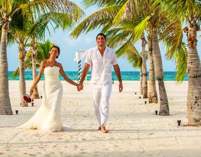 ¡Celebra tu boda en Cancún sin invitados y disfruta de la intimidad y el romance!