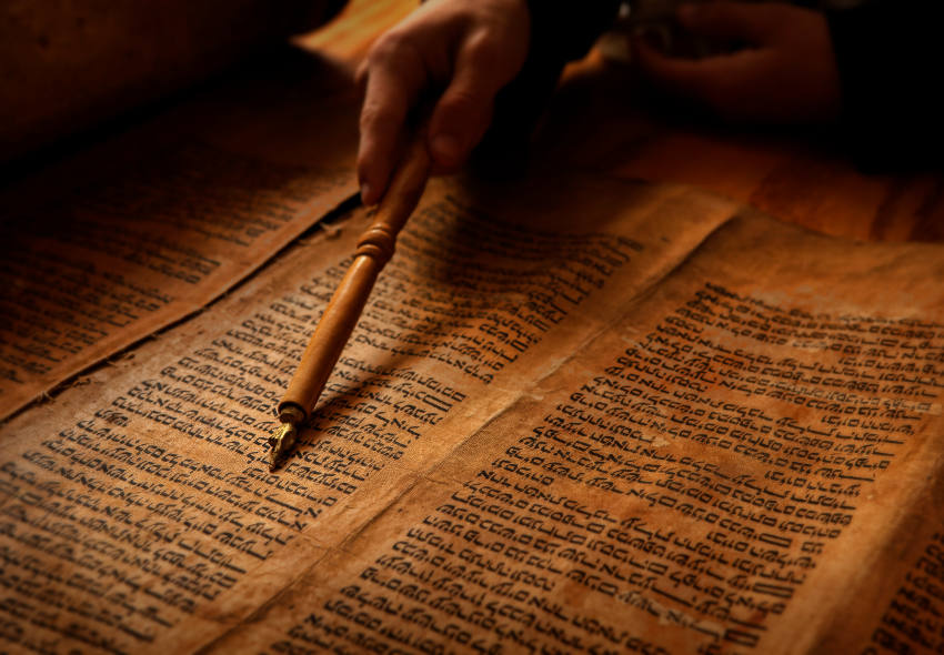 Cual es el Libro Sagrado del Judaísmo: Conoce la Torah y su Importancia en la Religión Judía