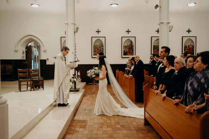 ¿Cuánto tiempo dura una misa de matrimonio? Todo lo que necesitas saber