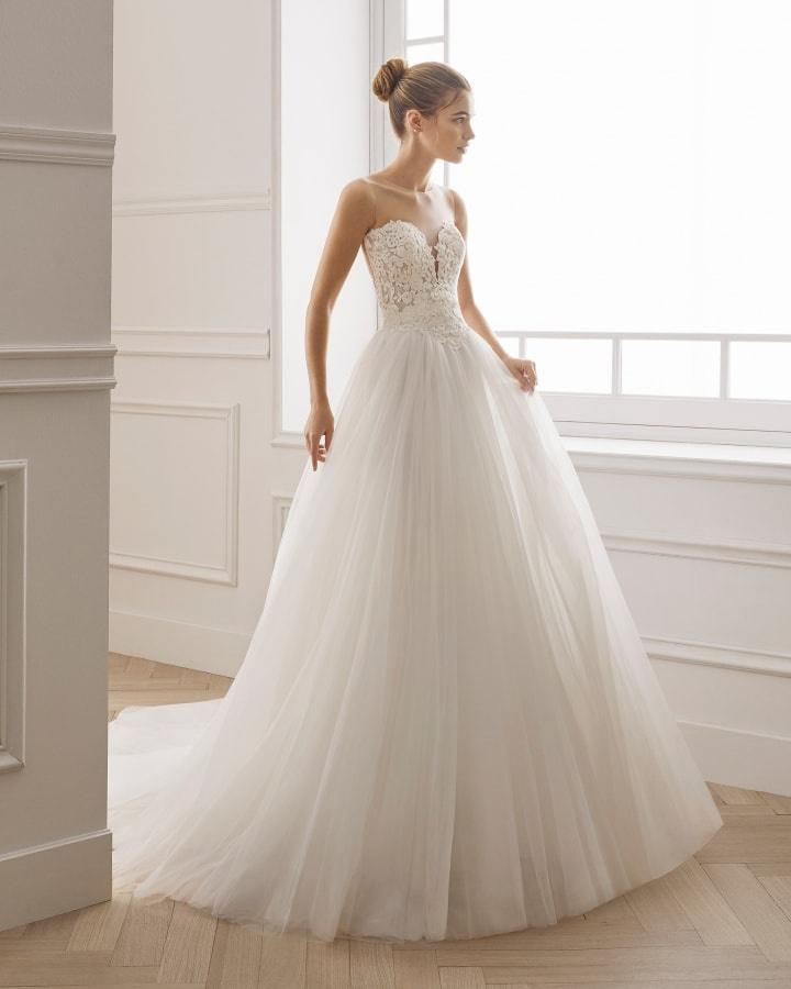 Cuello de corazón: el detalle romántico perfecto para tu vestido de novia