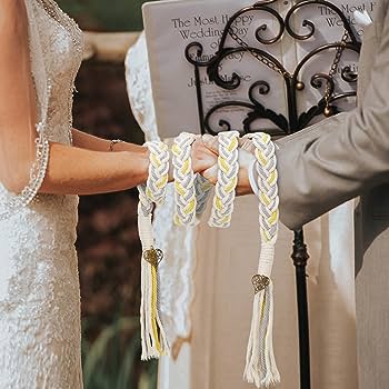 Descubre el significado simbólico de la dalia en las bodas y cómo incorporarla en tu ceremonia
