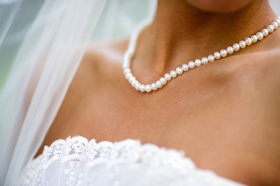 Descubre qué son las perlas y cómo lucirlas en tu boda