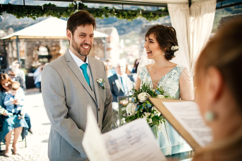 El arte del brindis de agradecimiento en las bodas: palabras que emocionan y cómo crear un momento inolvidable