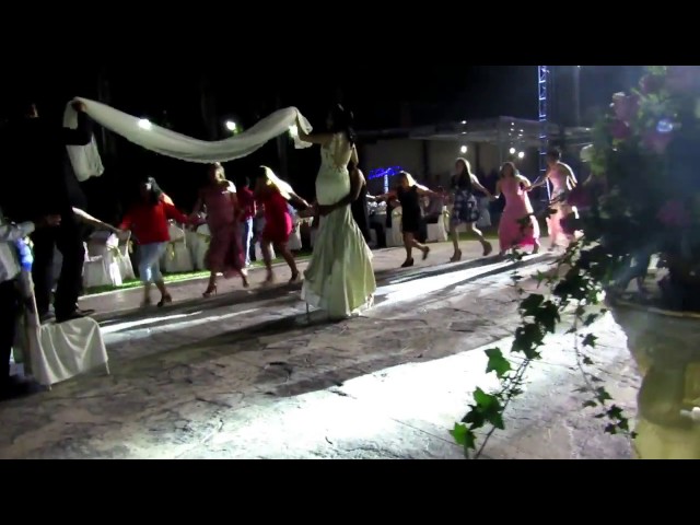 El baile de la víbora de la mar: alegría y tradición en las bodas