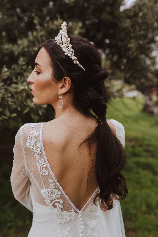 El complemento perfecto: joyas para novias según su vestido de ensueño