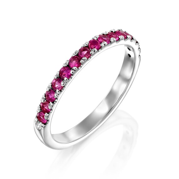 El encanto del rubí: Una piedra preciosa imprescindible en las bodas