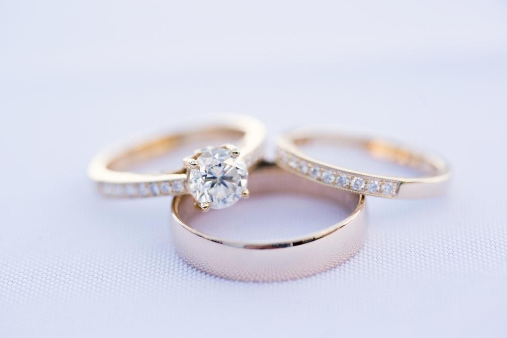 El Significado de las Piedras en los Anillos de Compromiso: Descubre su simbolismo y poder para tu boda