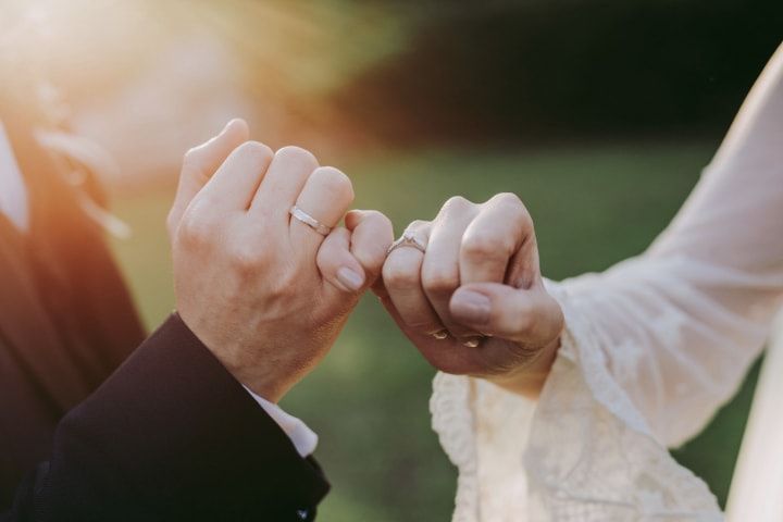 El significado detrás del juego de argollas de matrimonio: la unión eterna en tus manos