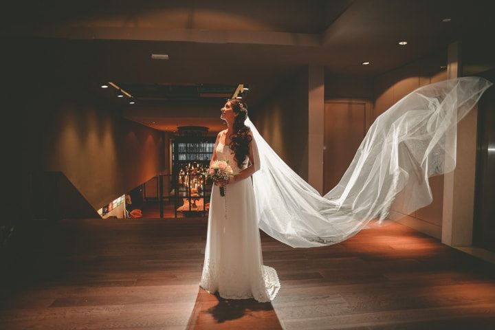 El velo de novia en la cara: tradición y romanticismo en tu boda