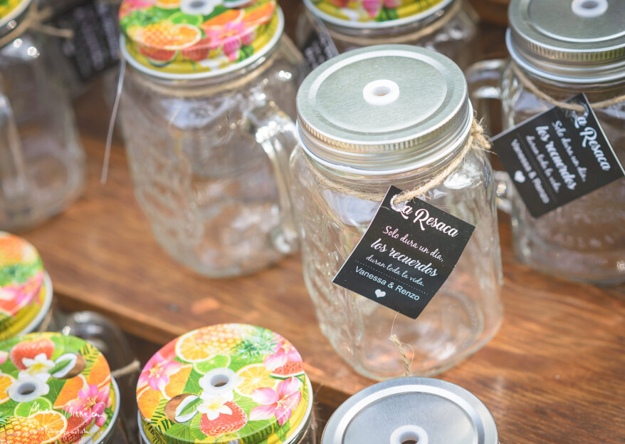 Ideas creativas para decorar con frascos de vidrio en tu boda