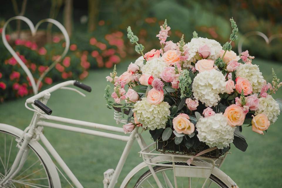 La elegancia de los lirios para bodas: ideas y consejos para una decoración floral inolvidable