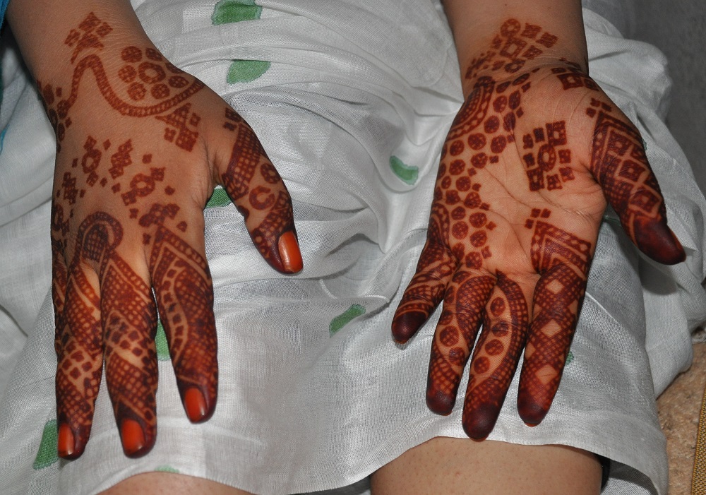 La tradición de la henna en las bodas marroquíes: Un toque de color y significado