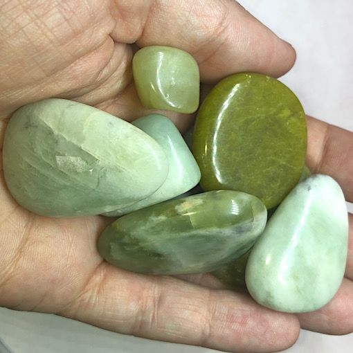 Los Colores del Jade y su Significado en Bodas: Descubre la Energía y Elegancia de esta Piedra Preciosa