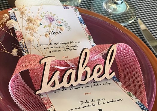 Marcasitios de boda en papel: detalles encantadores para impresionar a tus invitados