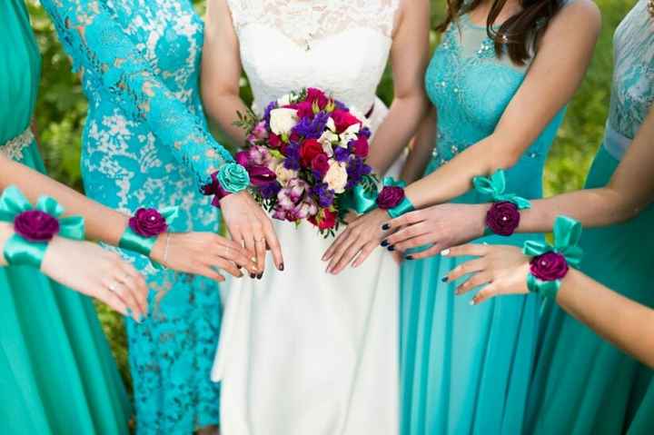 Pulseras para damas de honor: el toque azul que necesitas en tu boda