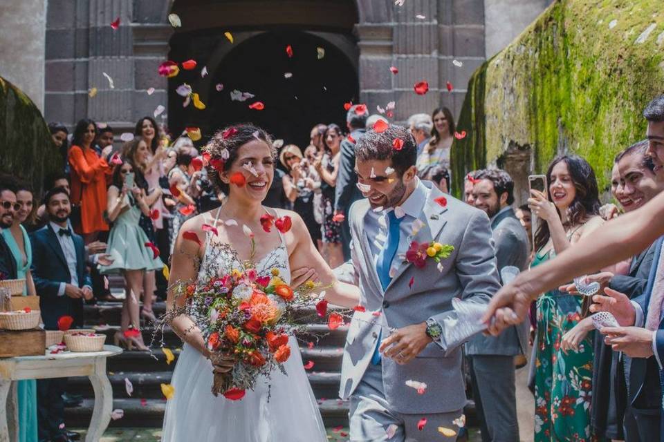 Soltar mariposas en tu boda: un toque mágico y simbólico para celebrar el amor