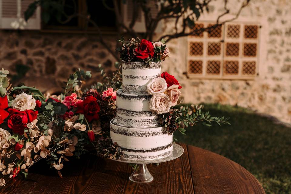 Tartas de boda de dos pisos: El dulce encanto que sorprenderá a todos en tu gran día