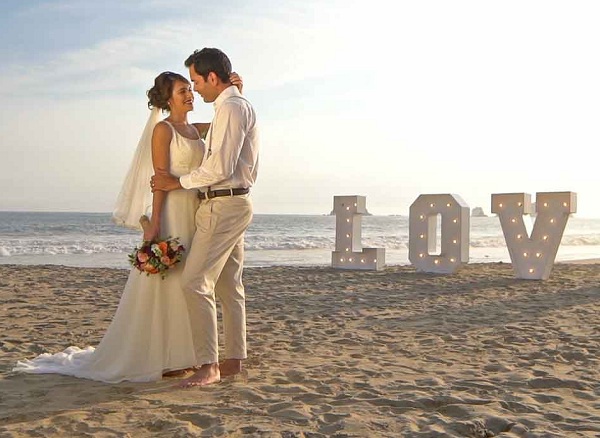 Tips indispensables: Cómo ir vestido a la playa en una boda