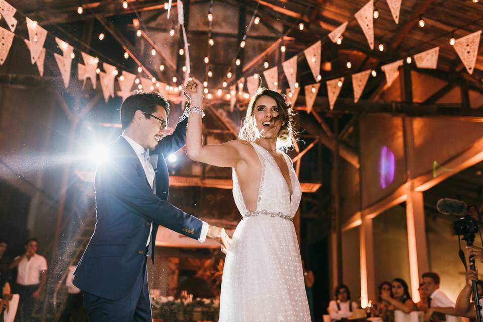 Una alternativa al tradicional baile del billete en una boda: ¡Sorprende a tus invitados con una propuesta original!
